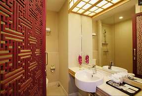 The Quarter Hualamphong by UHG