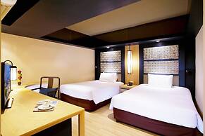 The Quarter Hualamphong by UHG