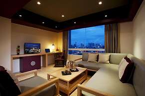 The Quarter Hualamphong by UHG