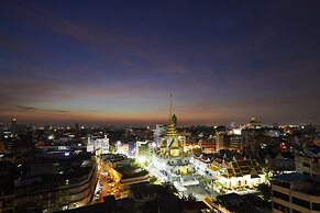 The Quarter Hualamphong by UHG
