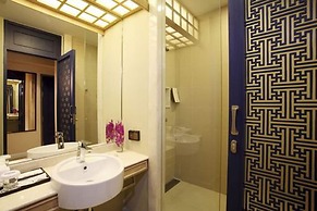 The Quarter Hualamphong by UHG