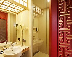 The Quarter Hualamphong by UHG