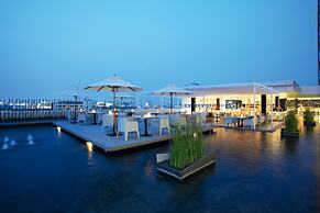 Centara Watergate Pavilion Hotel Bangkok