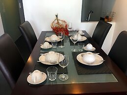 The Front Hotel and Apartment