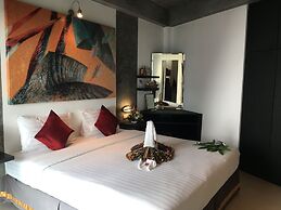 The Front Hotel and Apartment