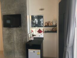 The Front Hotel and Apartment