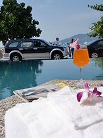 The Front Hotel and Apartment