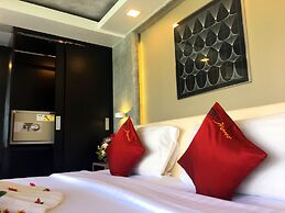 The Front Hotel and Apartment