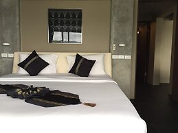 The Front Hotel and Apartment