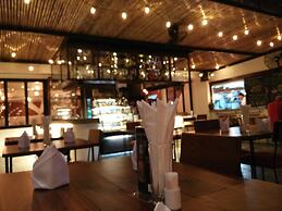 The Front Hotel and Apartment