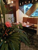 The Front Hotel and Apartment