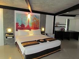 The Front Hotel and Apartment