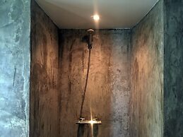 The Front Hotel and Apartment