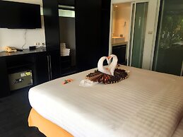 The Front Hotel and Apartment