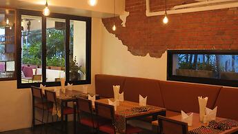 The Front Hotel and Apartment