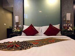 The Front Hotel and Apartment