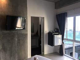 The Front Hotel and Apartment