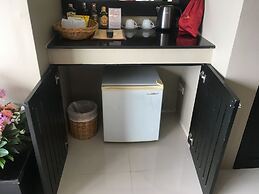 The Front Hotel and Apartment