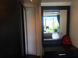 The Front Hotel and Apartment