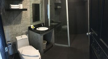 The Front Hotel and Apartment