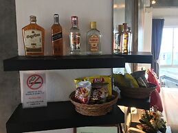 The Front Hotel and Apartment