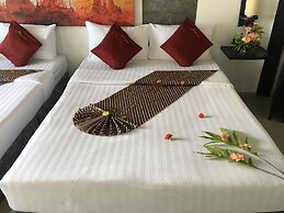 The Front Hotel and Apartment