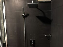 The Front Hotel and Apartment