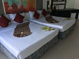 The Front Hotel and Apartment