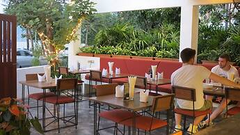 The Front Hotel and Apartment