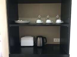 The Front Hotel and Apartment