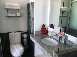 The Front Hotel and Apartment