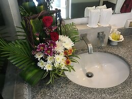 The Front Hotel and Apartment