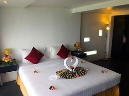 The Front Hotel and Apartment