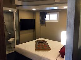 The Front Hotel and Apartment