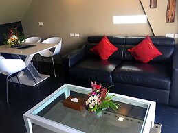 The Front Hotel and Apartment