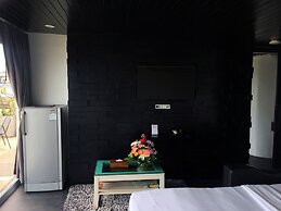 The Front Hotel and Apartment