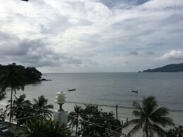 The Front Hotel and Apartment