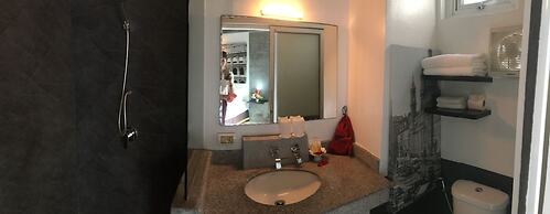 The Front Hotel and Apartment