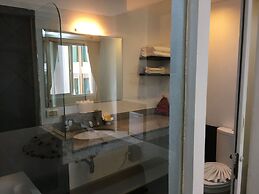 The Front Hotel and Apartment