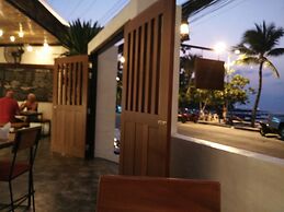 The Front Hotel and Apartment