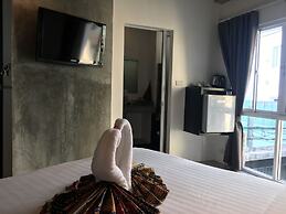 The Front Hotel and Apartment