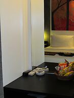 The Front Hotel and Apartment