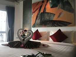 The Front Hotel and Apartment