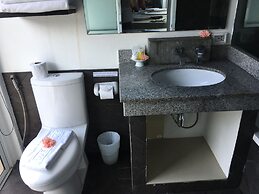 The Front Hotel and Apartment