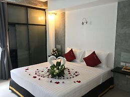 The Front Hotel and Apartment