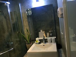 The Front Hotel and Apartment