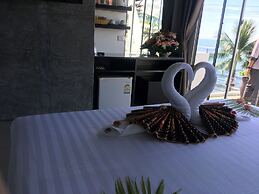 The Front Hotel and Apartment