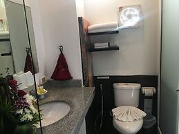 The Front Hotel and Apartment