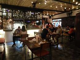 The Front Hotel and Apartment