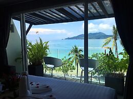 The Front Hotel and Apartment